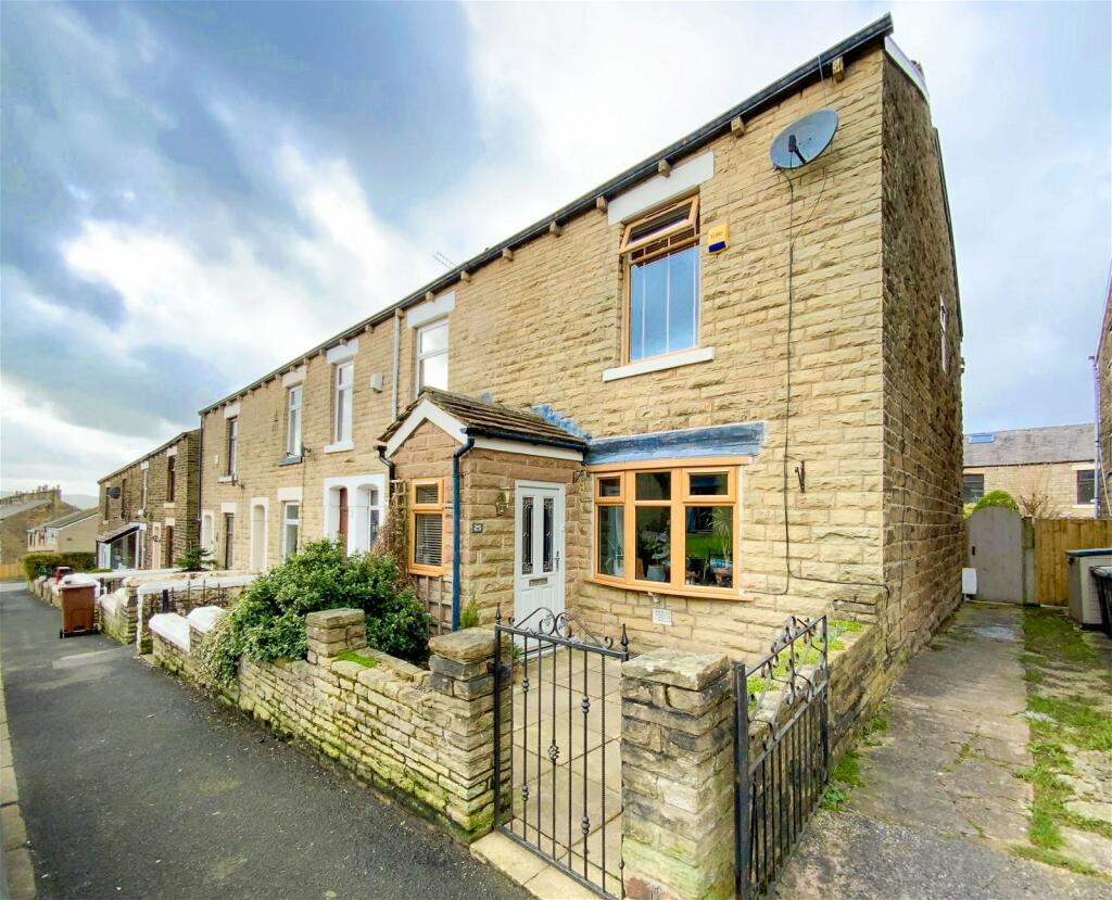 2 bedroom end of terrace house for sale in South Marlow Street