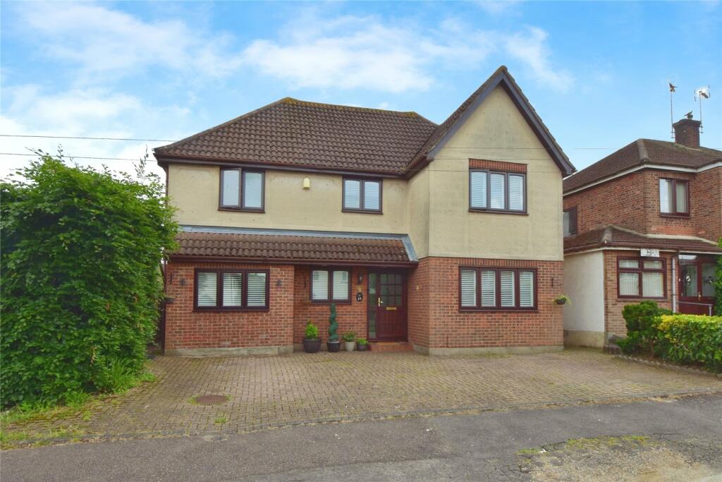 4 bedroom detached house for sale in Kensington Road, Pilgrims Hatch