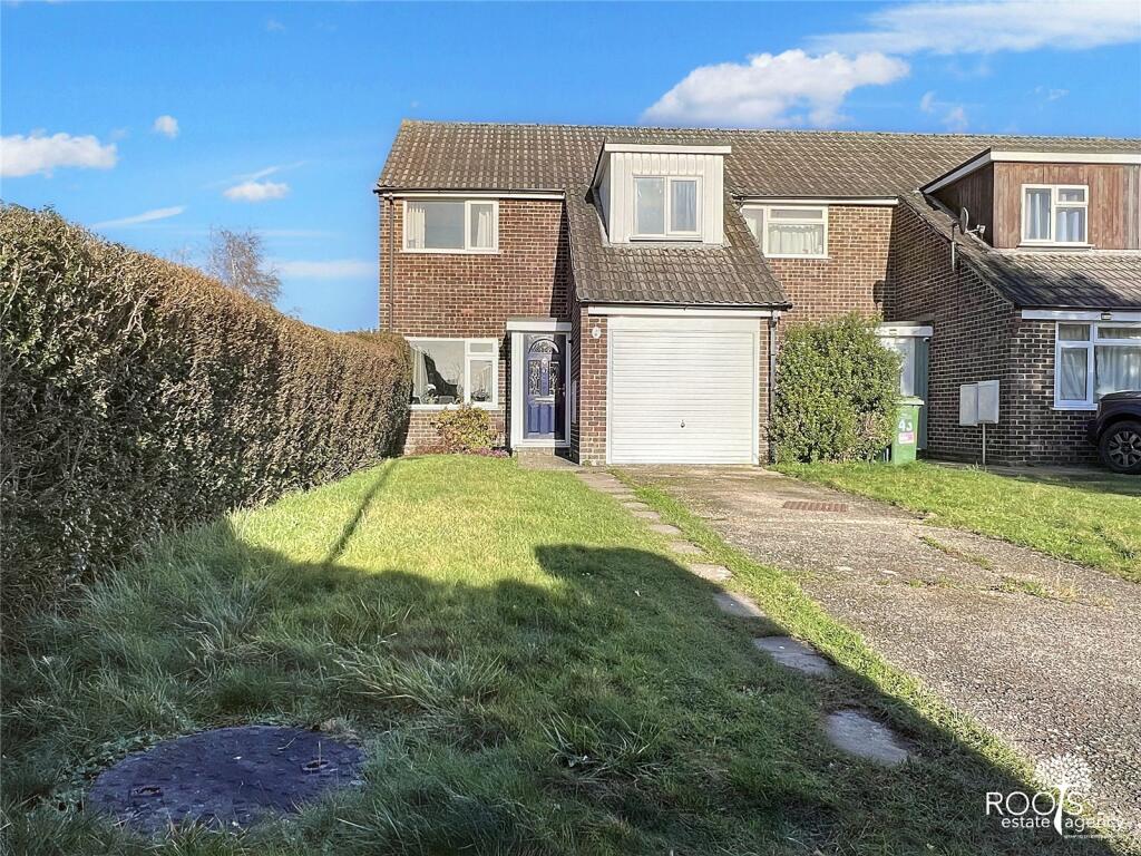3 bedroom end of terrace house for sale in Browning Close, Thatcham