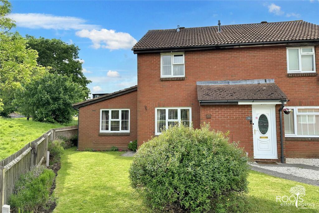 4 bedroom semidetached house for sale in Blackdown Way, Thatcham