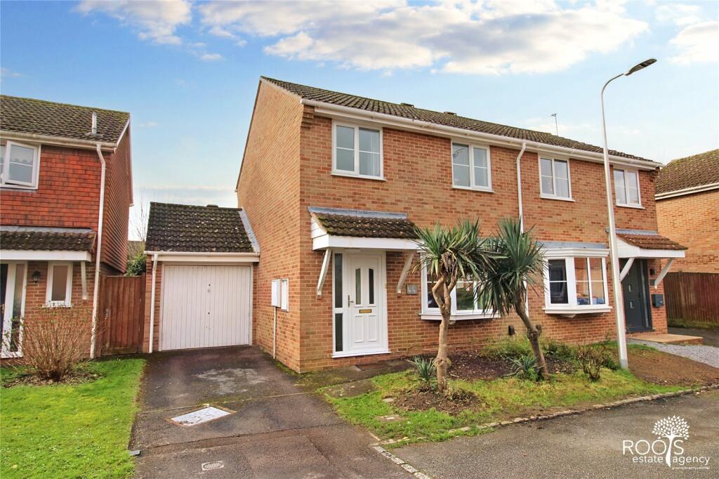 3 bedroom semidetached house for sale in Druce Way, Thatcham