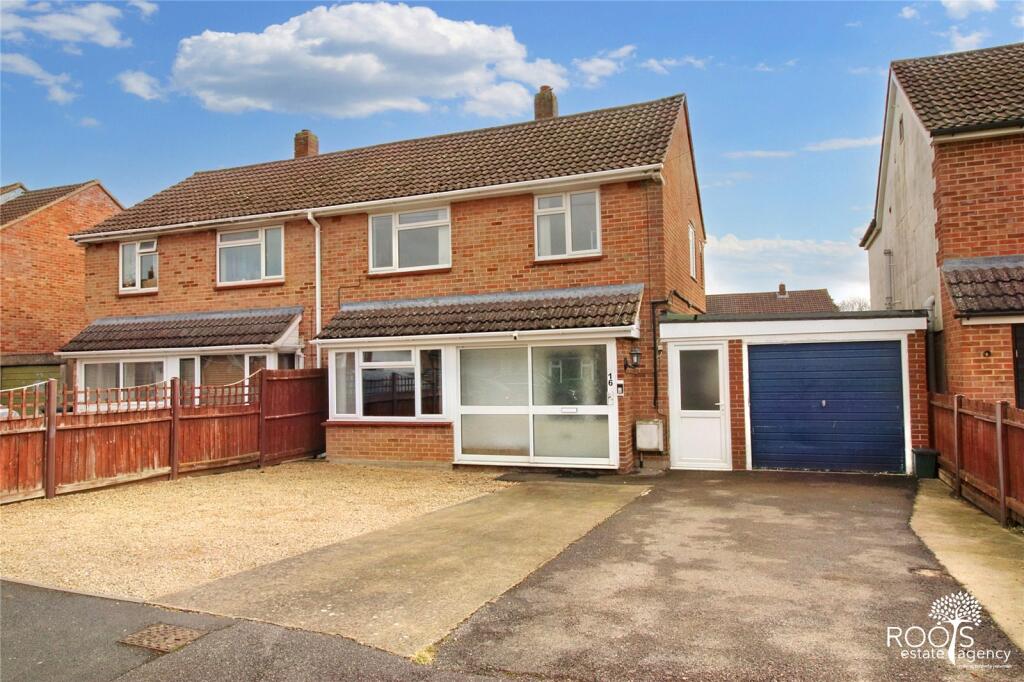 3 bedroom semidetached house for sale in Alexander Road, Thatcham