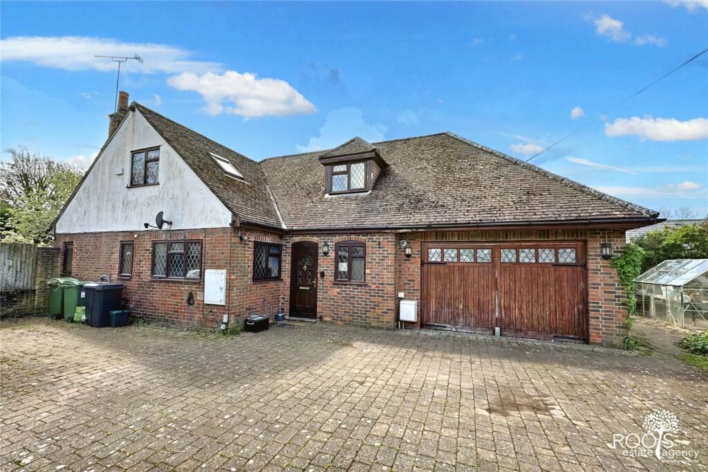 4 bedroom detached house for sale in Benham Hill, Thatcham, Berkshire, RG18