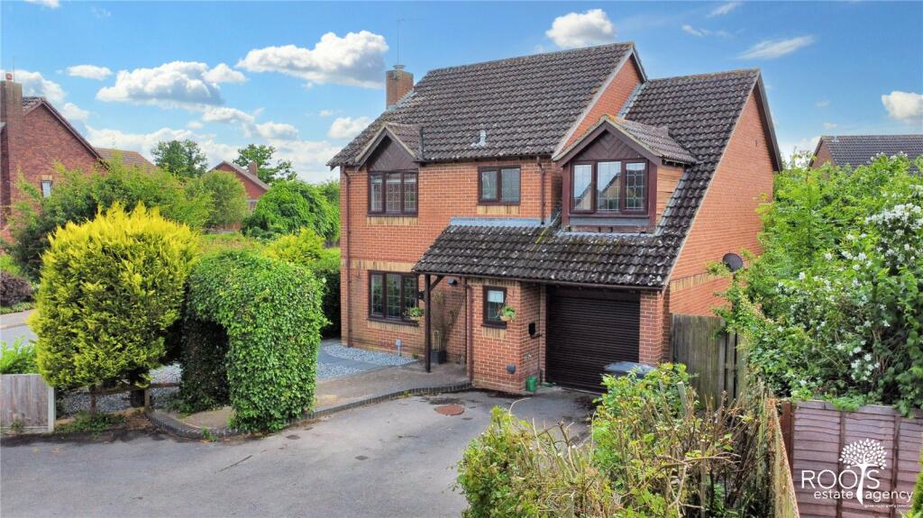 4 bedroom detached house for sale in Agricola Way, Thatcham, Berkshire