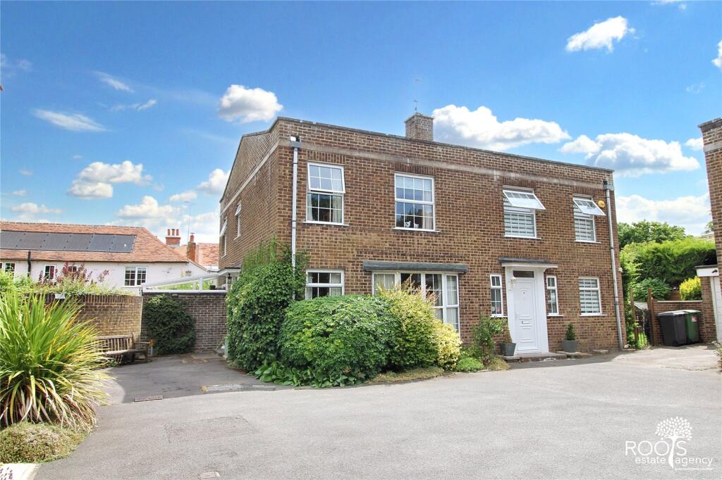 Main image of property: Posting House Mews, Speen, Newbury, RG14