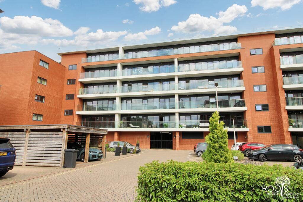 Main image of property: Racecourse Road, Newbury, Berkshire, RG14