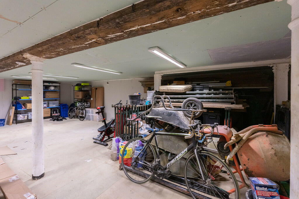 1 bedroom apartment for sale in Parsonage Square, Dorking , RH4