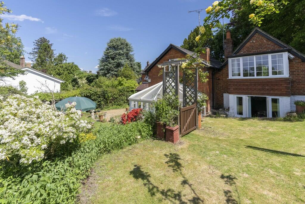 4 bedroom cottage for sale in Rose Hill, Dorking, RH4