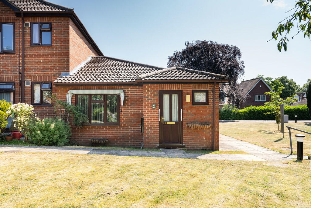 2 bedroom detached bungalow for sale in Milton Court Lane, Dorking, RH4