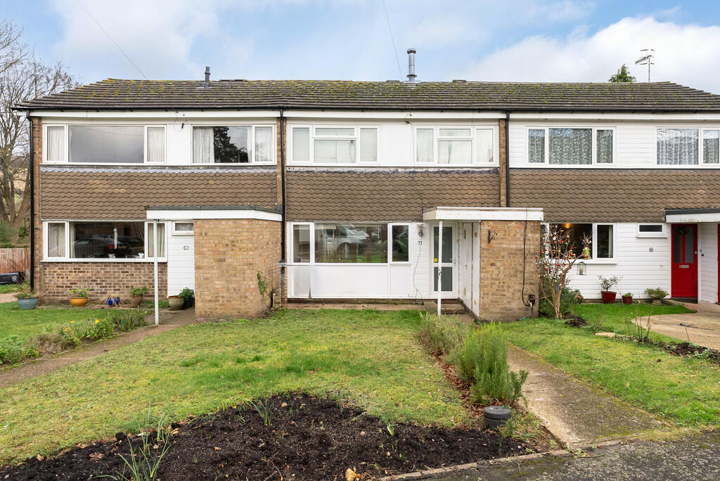 3 bedroom terraced house for sale in Leslie Road, Pixham, Dorking, RH4