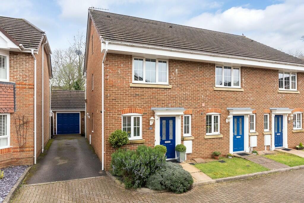 3 bedroom town house for sale in Westlees Close, North Holmwood, RH5