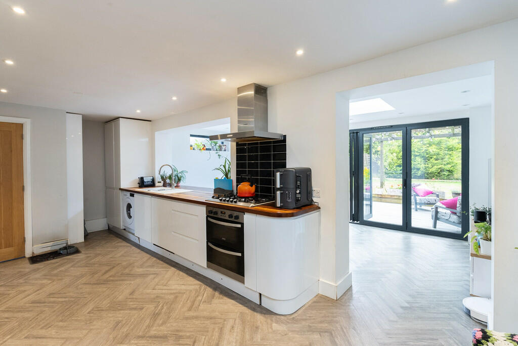 4 bedroom semidetached house for sale in Ridge Close, Strood Green