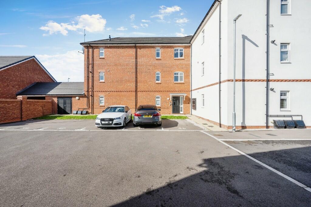 2 bedroom apartment for sale in Bluebell Croft, LU5