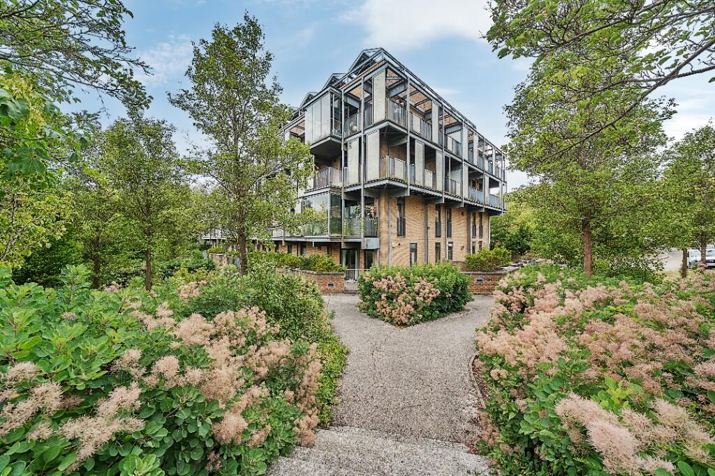 Main image of property: Dalgin Place, Milton Keynes, Buckinghamshire, MK9