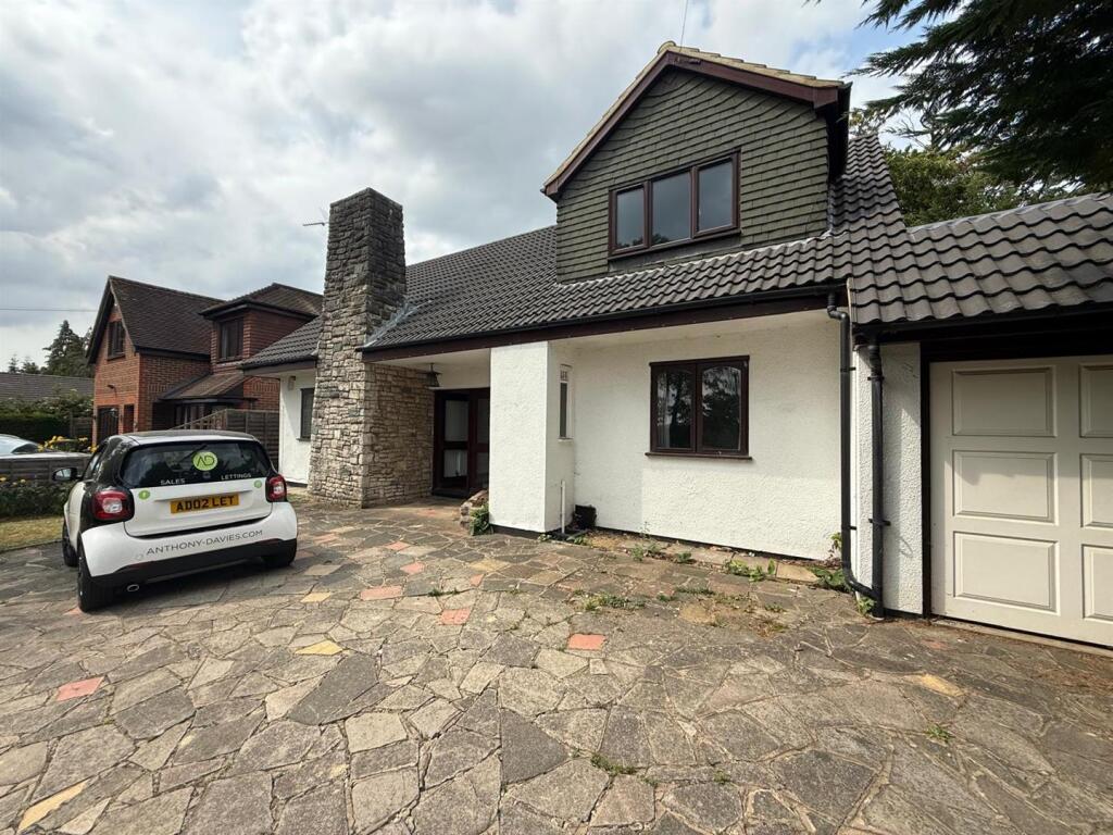 Main image of property: Park Lane, Broxbourne