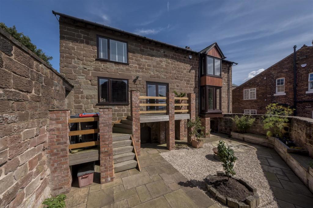 4 bedroom detached house for sale in Manley Road, Frodsham, WA6