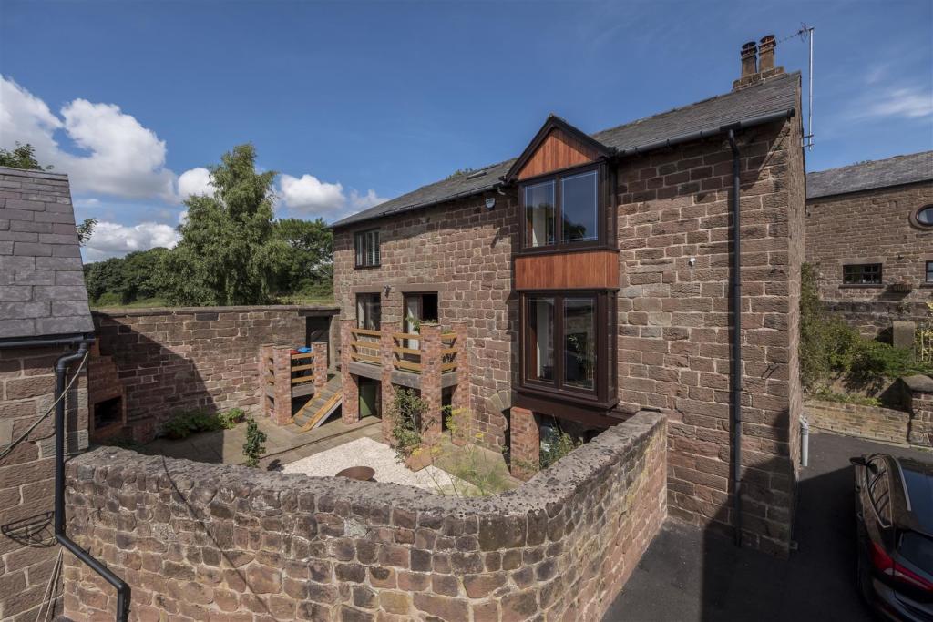 4 bedroom detached house for sale in Manley Road, Frodsham, WA6