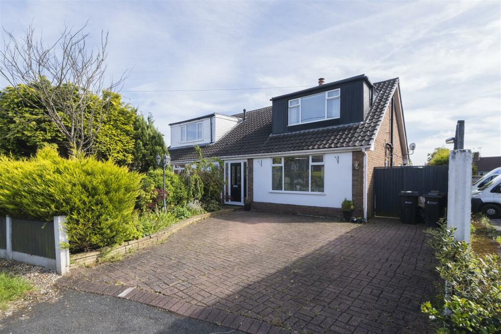 3 bedroom semidetached house for sale in Church Road, Barnton