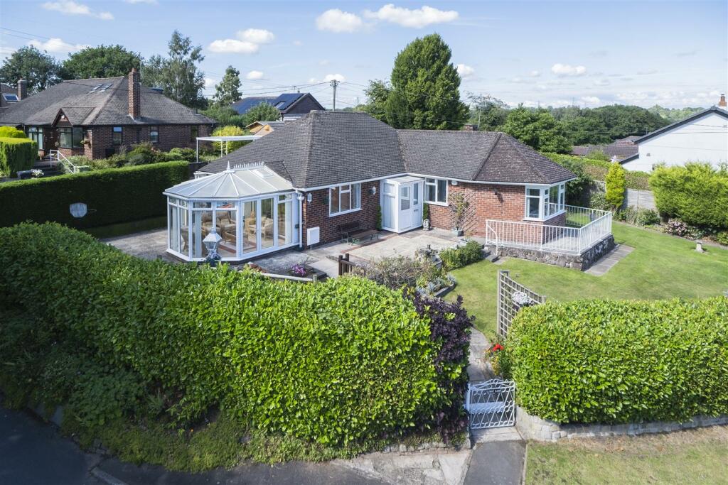 2 bedroom bungalow for sale in Shadybrook Lane, Weaverham, Northwich, CW8