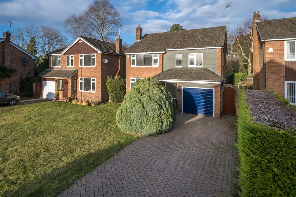4 bedroom detached house for sale in East Lane, Cuddington, Cheshire, CW8
