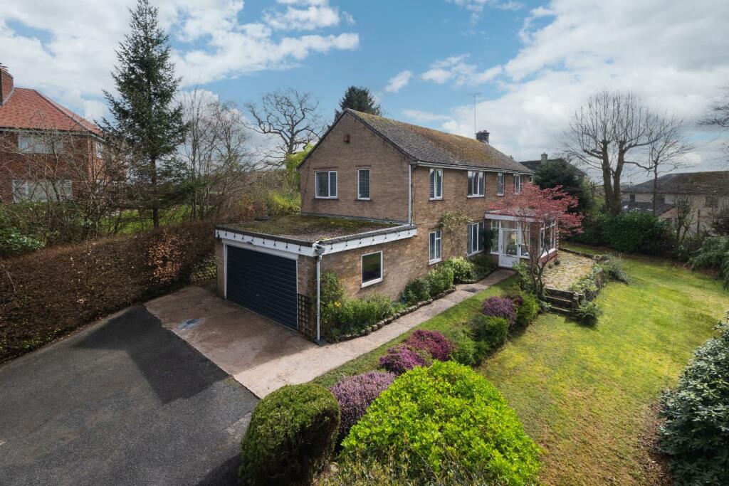 5 bedroom detached house for sale in Abbey Close, Whitegate, Cheshire, CW8