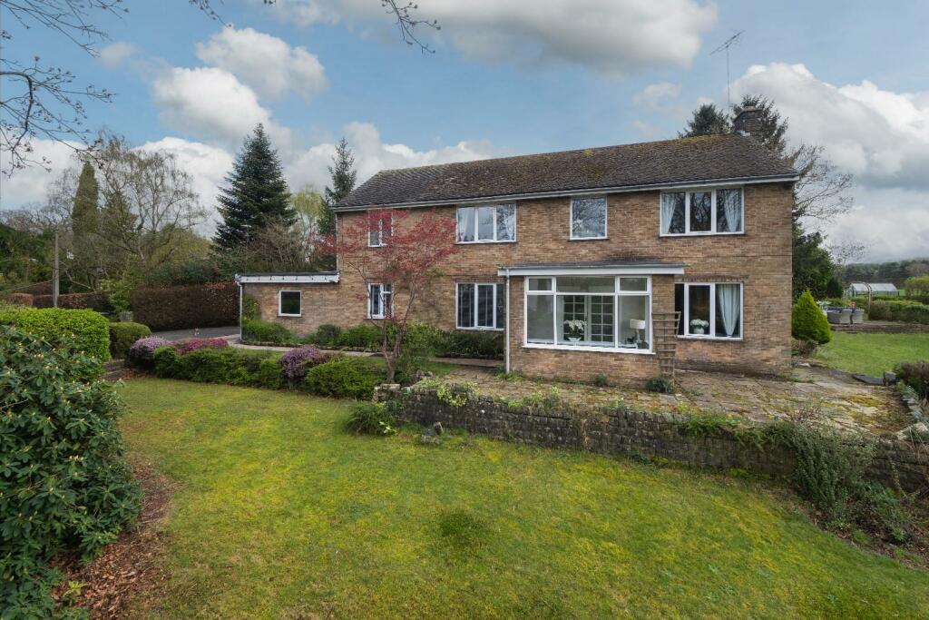 5 bedroom detached house for sale in Abbey Close, Whitegate, Cheshire, CW8