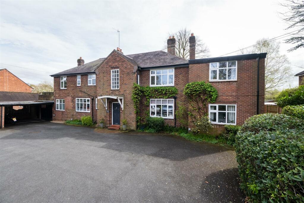 2 bedroom apartment for sale in Chester Road, Sandiway, Cheshire, CW8