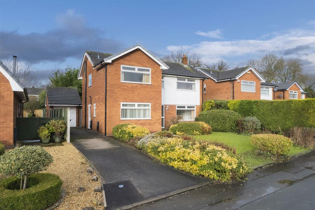 4 bedroom detached house for sale in Ravenswood, Hartford, Northwich, CW8