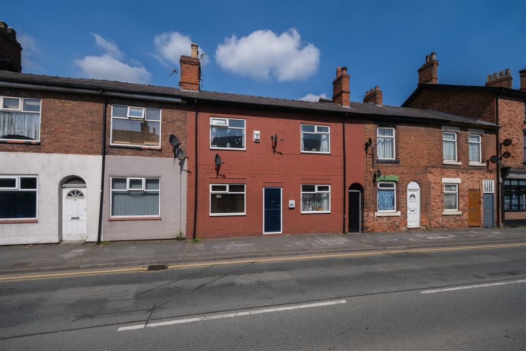 2 bedroom terraced house for sale in Station Road, Northwich, Cheshire, CW9