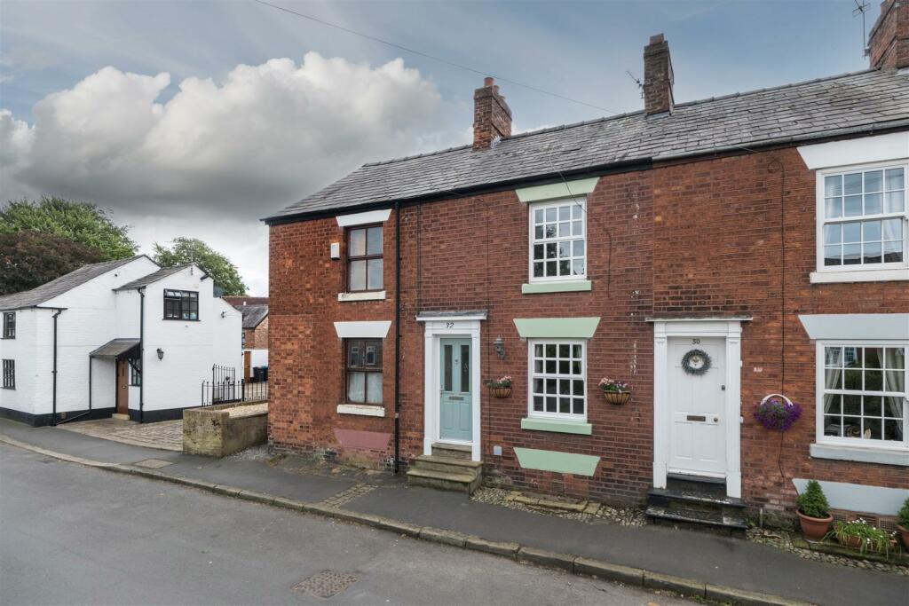 2 bedroom terraced house for sale in Church Street, Weaverham, Cheshire