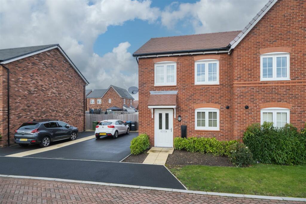 2 bedroom semidetached house for sale in Didsbury Crescent, Moulton, Cheshire, CW9