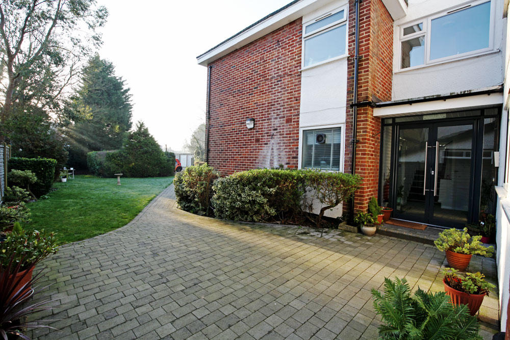 2 bedroom flat for rent in The Ridgeway, Chingford, E4