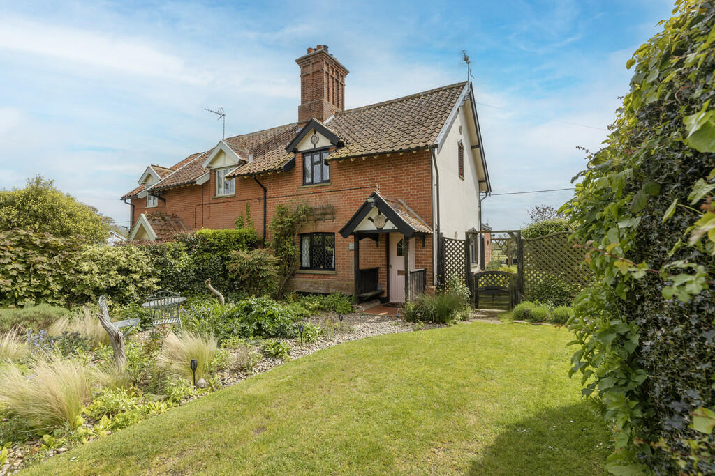 3 bedroom cottage for sale in Church Road, Uggeshall, NR34