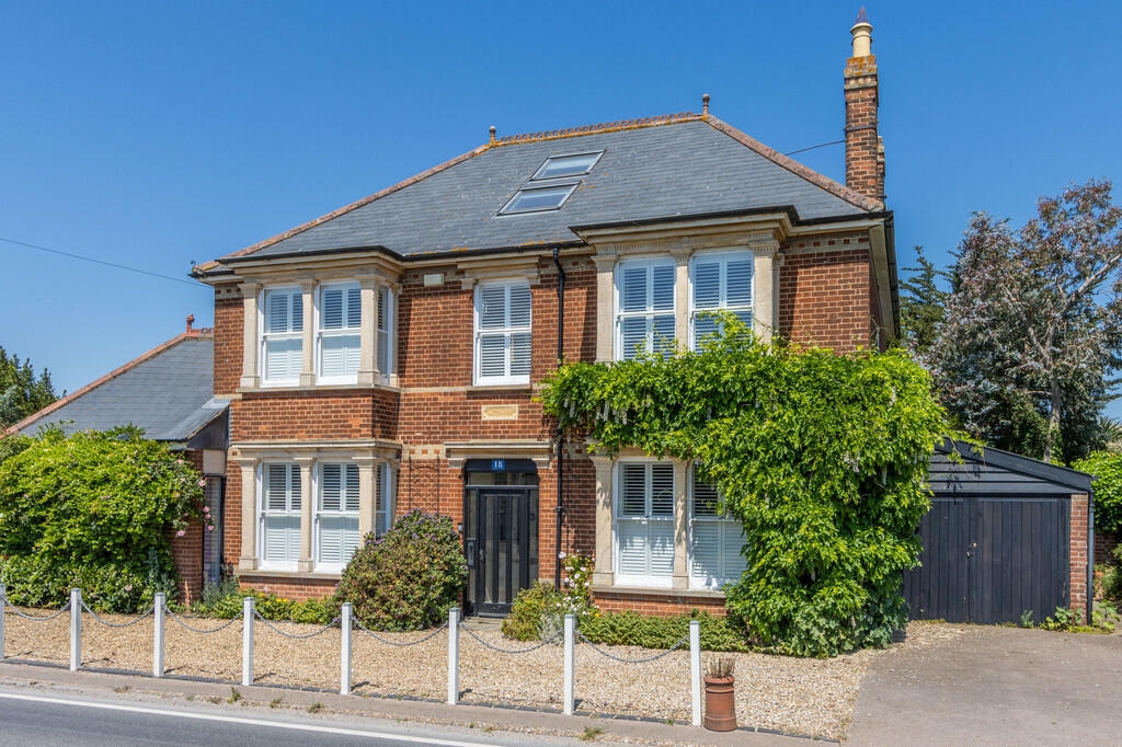 5 bedroom detached house for sale in Halesworth Road, Reydon, IP18