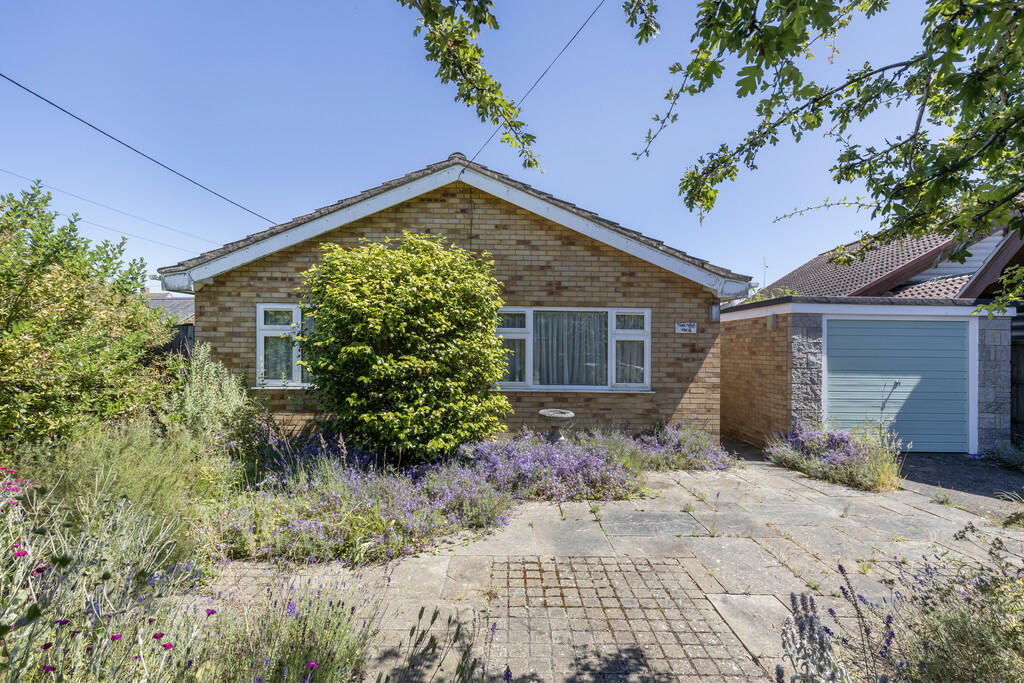 3 bedroom detached bungalow for sale in Hill Road, Reydon, Southwold, IP18