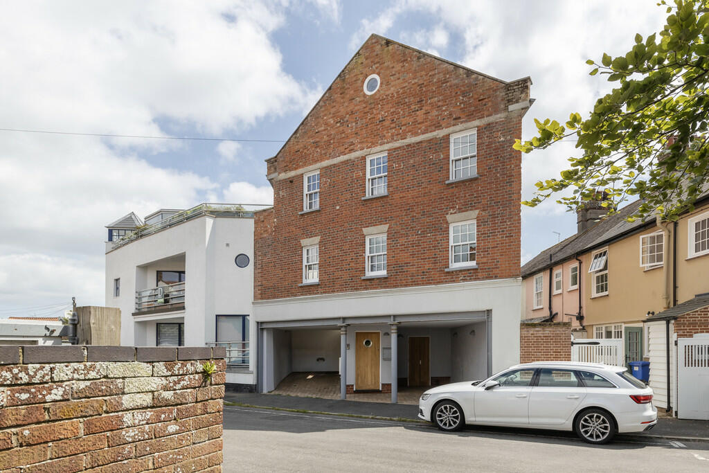 3 bedroom town house for sale in Blackmill Road, Southwold, IP18