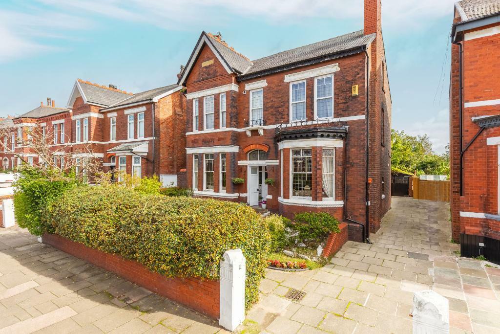 5 bedroom detached house for sale in Liverpool Road, Birkdale