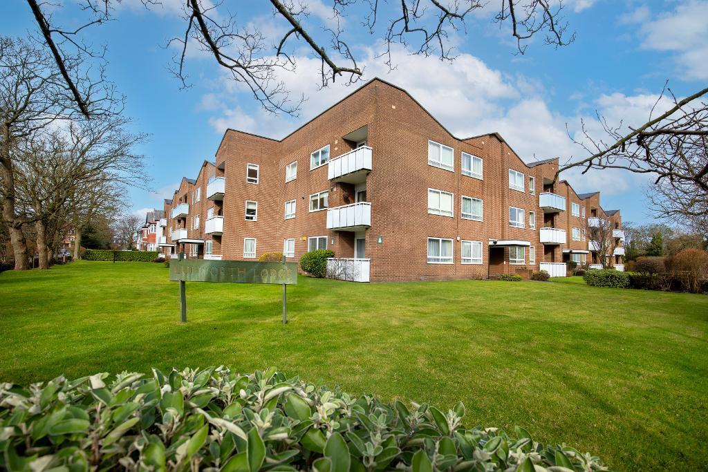 Main image of property: Lulworth Road, Birkdale, Southport, Merseyside, PR8 2AT