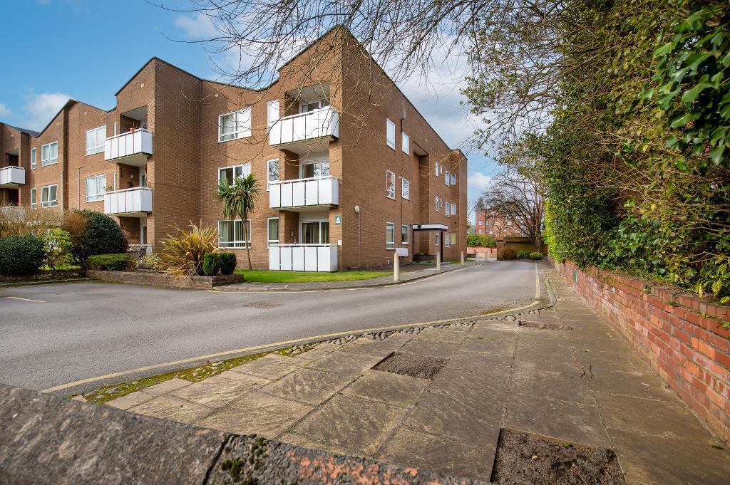 Main image of property: Lulworth Road, Birkdale, Southport, Merseyside, PR8 2AT