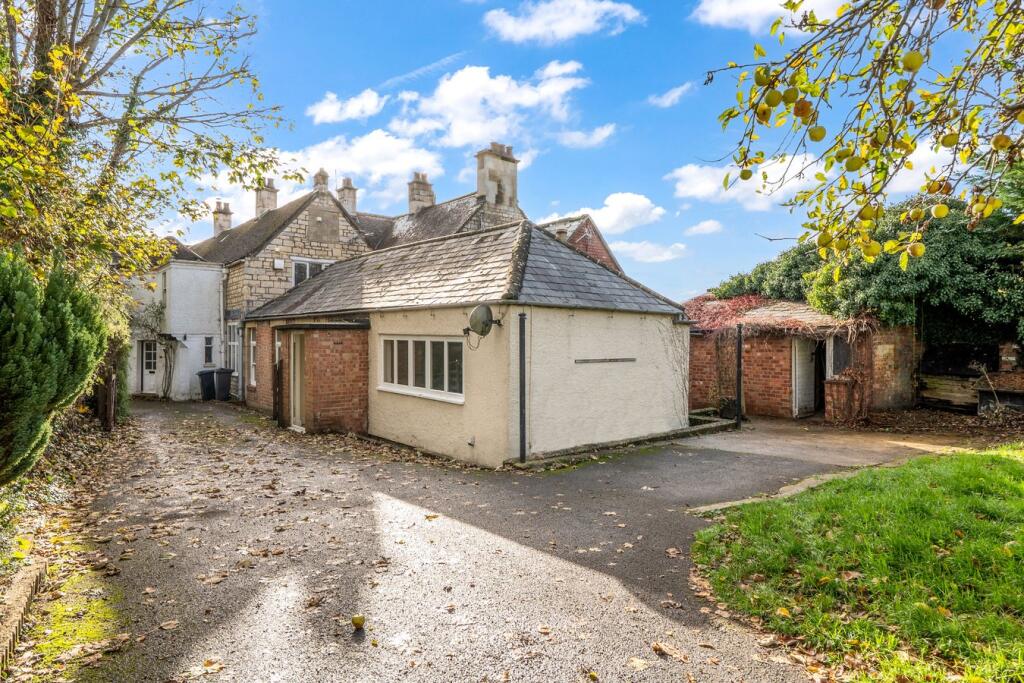 Main image of property: Cainscross Road, Stroud, GL5