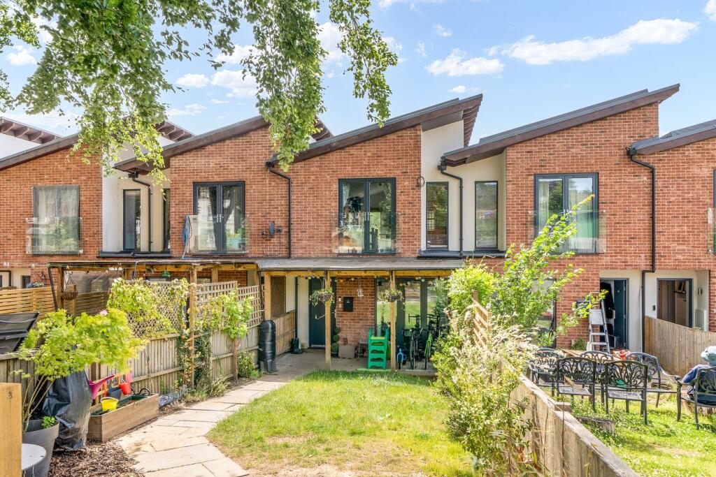 Main image of property: Bath Road, Stroud, GL5