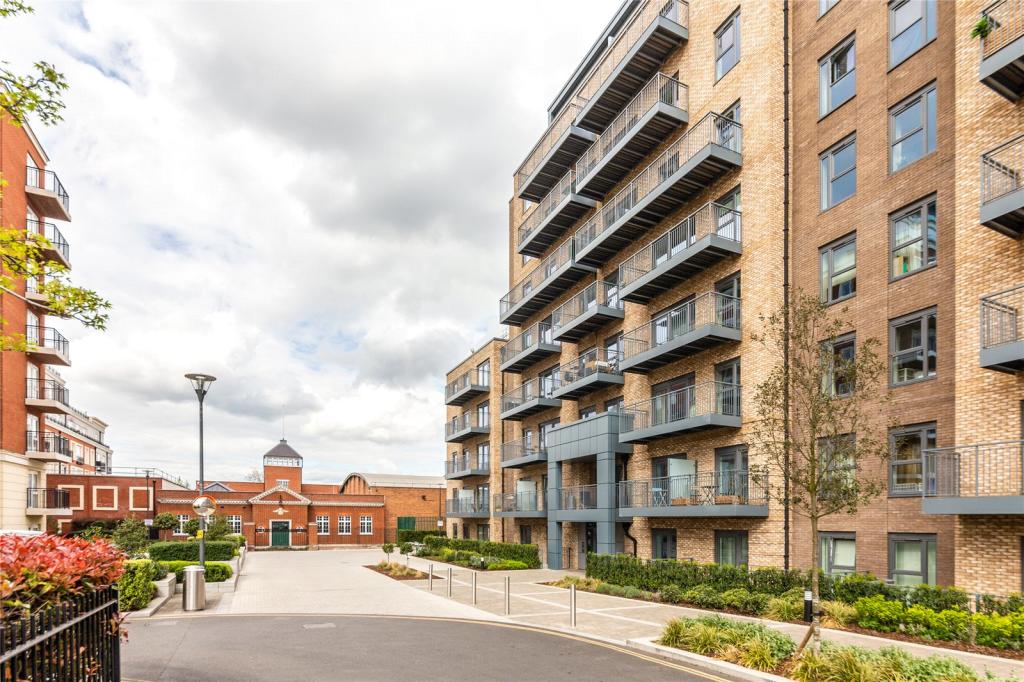 Studio apartment for sale in Fairbank House, 13 Beaufort Square, London