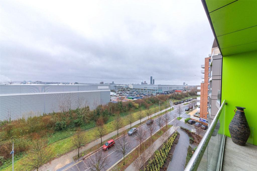 2 bedroom apartment for sale in Falcondale Court, Lakeside Drive, Park