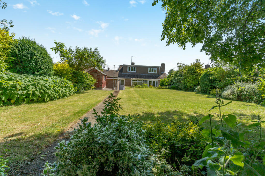 3 bedroom detached house for sale in Lower Close Bodicote Banbury Oxon