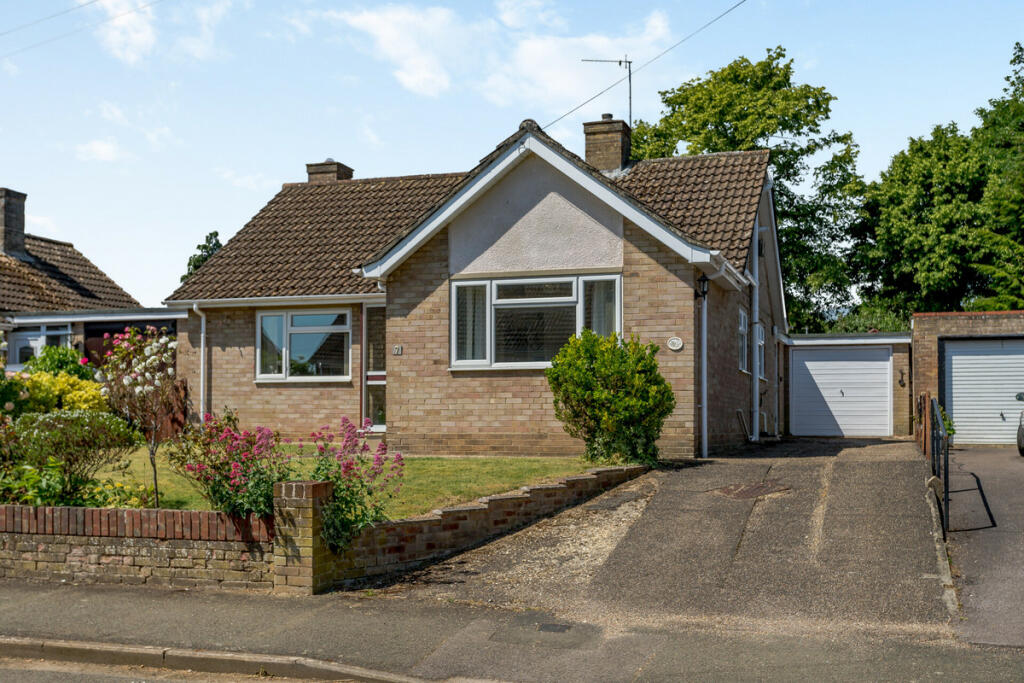 3 bedroom detached house for sale in Lower Close Bodicote Banbury Oxon