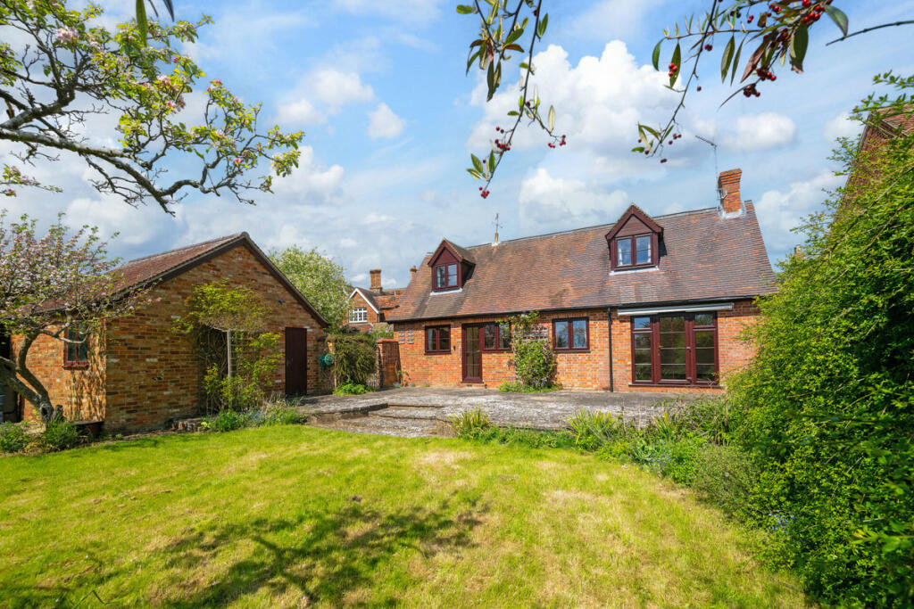 3 bedroom detached bungalow for sale in Horn Street Winslow, Buckinghamshire, MK18 3AP, MK18