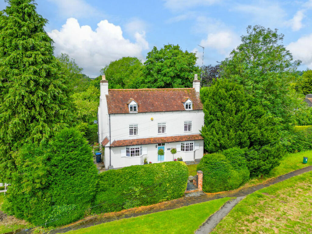 Main image of property: Stratford Road, Henley-In-Arden, Wootton Wawen B95 6BD