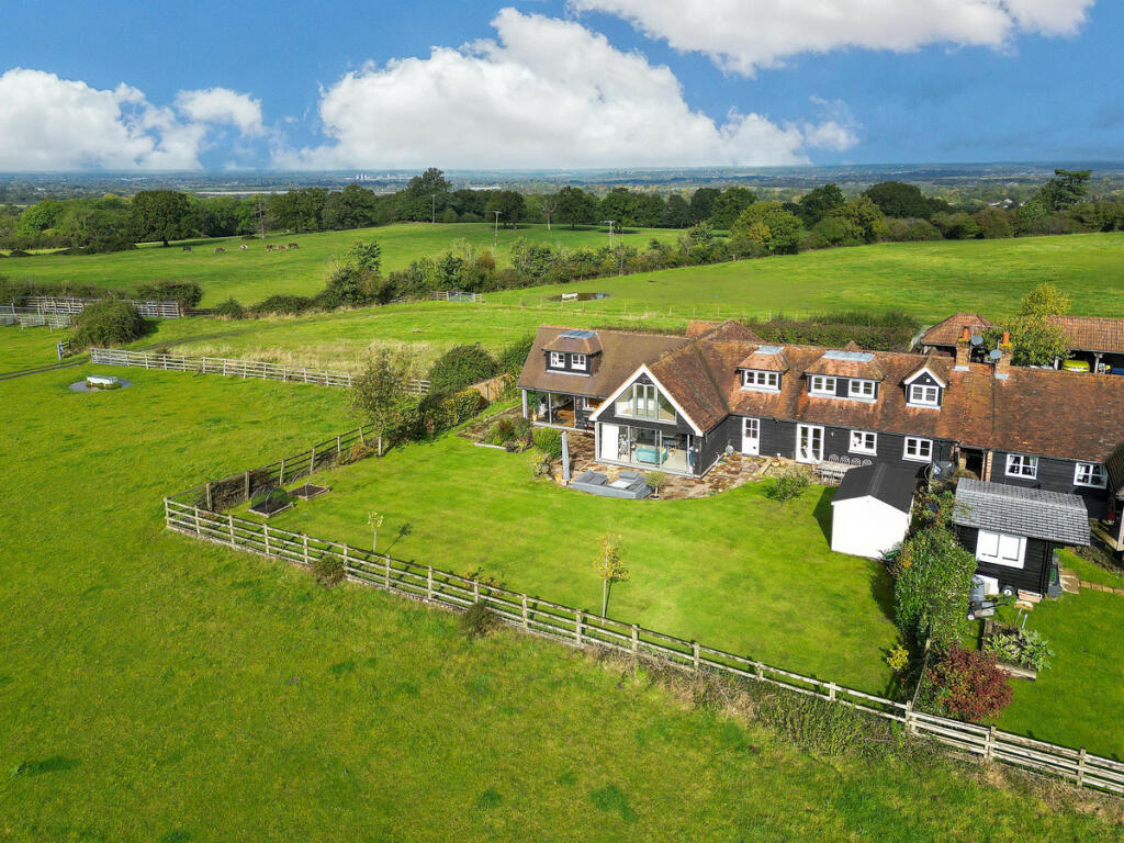 5 bedroom semidetached house for sale in Lower Farm St. Leonards Hill