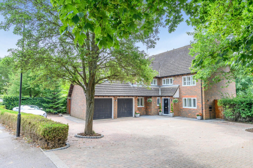 Main image of property: Augusta Avenue, Collingtree Park, Northamptonshire NN4 0XP