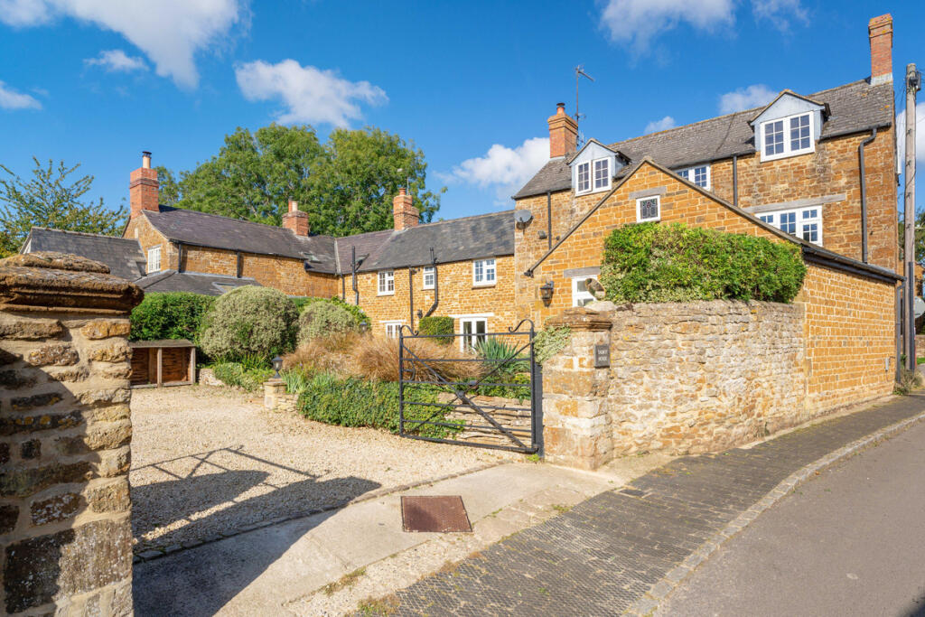 Main image of property: Queen Street Hook Norton Banbury, Oxfordshire, OX15 5PJ